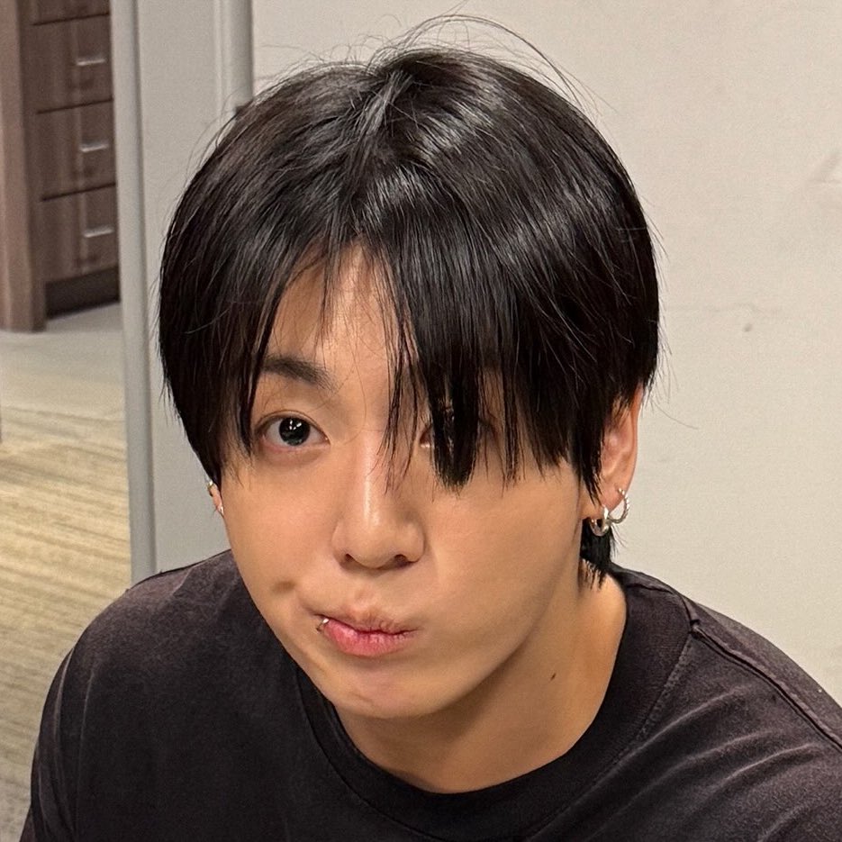 archiveforJK's tweet photo. guys. 😭😭😭😭😭😭😭😭😭😭😭😭❤️‍🩹 https://t.co/OLvy9AgfSl