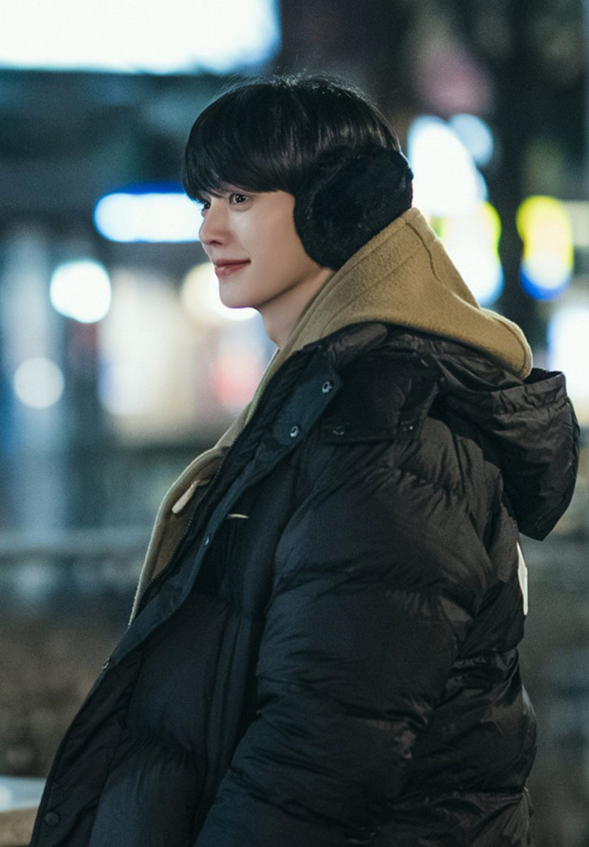 now_love_'s tweet photo. 송강둥 귀마개에 얼굴 잡아먹혔을때 423배정도 더 귀여워짐,...................... https://t.co/5CRZEW5C1d