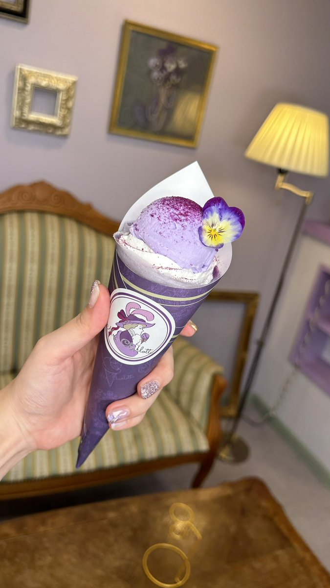 MrsCharlotte_ic's tweet photo. 浅草のクレープやさんで、少し非日常の体験をしてみませんか？🍨

綺麗な色のスイーツはお味にもこだわっているので、とびきり素敵なひとときを過ごせます😌 https://t.co/0FCGKG4RnM
