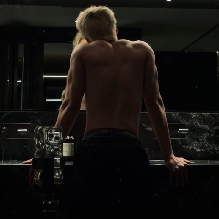 JadedKiara's tweet photo. Oohhhhh Christopher.... Since you're lurking "aLl tHe tIMe...."
Remember that back selfie?? 
The one that could look a little like this?? 
You wanna think about it?...a little more? 
#BangChan #StrayKids #Skz #방찬 https://t.co/lXaZ3guJz6