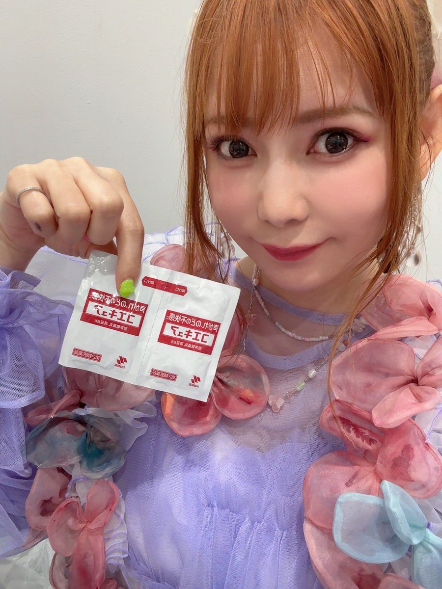 shoko55mmts's tweet photo. 2026年9/9
歌手デビュー20周年記念の
シングルTwilight Magic発売日
野外！トワイライトな時間、夕暮れ空の色が変わる中Twilight Magicを歌い
宇宙にダイレクトにうちゅーのなんちゃら仲間を歌い　雨のなか　つよがりを歌いました
平日なのに雨なのに特別な日に頑張って来てくれた皆様本当に感謝です🥲 https://t.co/5R89COb7xP