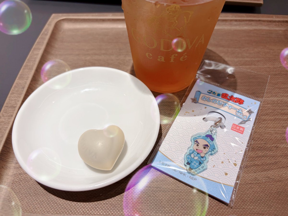 7gami44's tweet photo. #ほわぬいといっしょ 
GODIVA cafeにきてどこかドヤ顔のまごへと、ぬい関係ないんですがわたしは…………ちょろい……さきち…… https://t.co/W83staPi4x