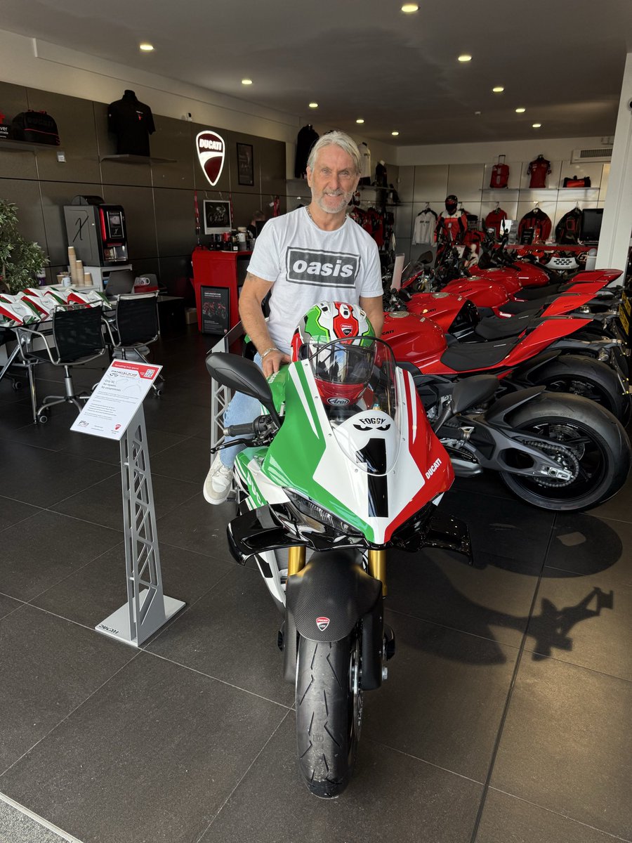 carlfogarty's tweet photo. Nice to catch up with the guys @DucatiPrestonUK 😊👍#1 https://t.co/XySlTzTEI6