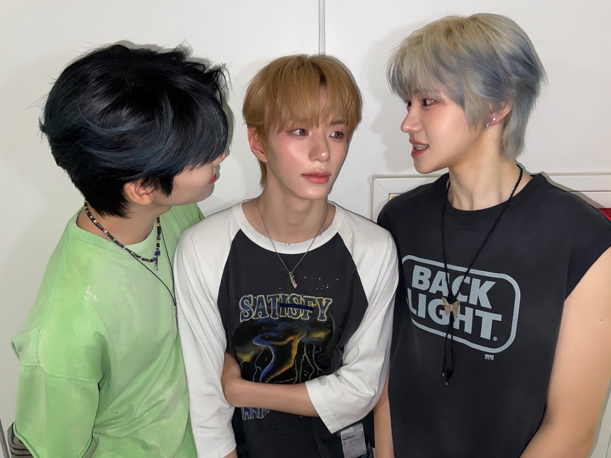 TUNEXX_official's tweet photo. 겸손.

#TUNEXX #튜넥스 
#Sungjun #성준 
#Zeon #제온 
#Sihwan #시환 
#BLUE_MODE https://t.co/bIZjezBCTw