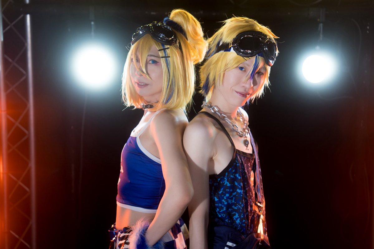 0rin_cos0's tweet photo. 【コスプレ/Cosplay】

〜ボーカロイド〜
鏡音リン・鏡音レン

〜モジュール〜
バーニングストーン🔥
ライトニングストーン⚡️

鏡音リン→りんご飴
鏡音レン→@_lr_kei 

📸様→@ManaitaLN 

#0808ライバニ併せ https://t.co/irK68ffMay