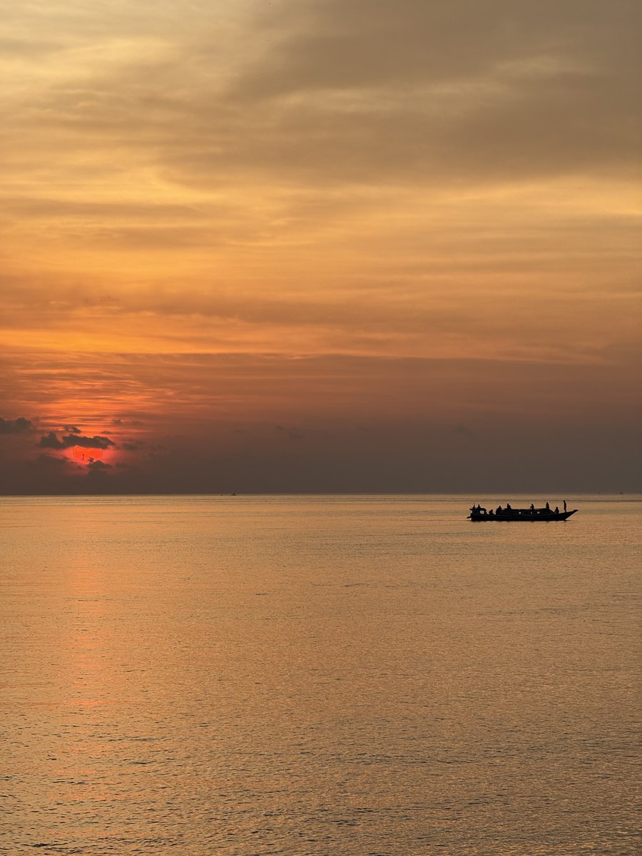 mhmdsyfh's tweet photo. sunset di pulau Banda neira best 🥹 https://t.co/gniHav7OoK