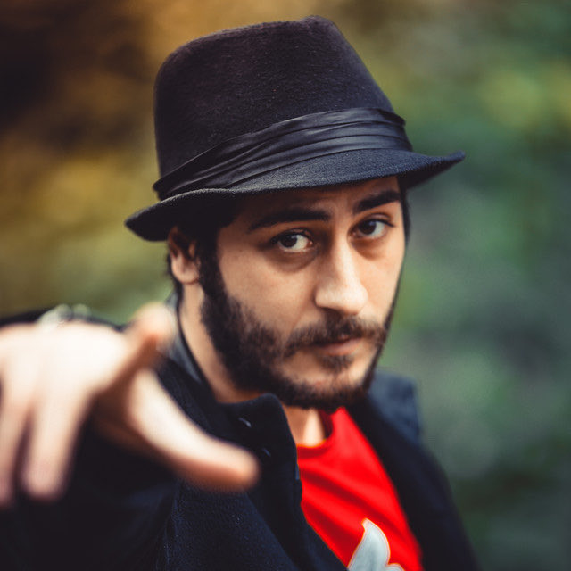 substreetco's tweet photo. Türkçe rap’in en renkli ve en sevilen isimlerinden Beta Berk Bayındır’ın bugün doğum günü.

9 Eylül 1989’da dünyaya gelen 3B, aramızda olsaydı bugün 37 yaşına basacaktı.

Beta’yı sadece yaptığı şarkılarla değil; mizahıyla, enerjisiyle ve olduğu gibi kalmayı başaran karakteriyle de çok sevdik. Onu tanıyanların anlattıkları, yıllar önce yaptığı şarkılar ve bugün hâlâ yüzümüzde tebessüm bırakan videoları bize ne kadar özel bir insan olduğunu hatırlatmaya devam ediyor.

Aramızdan erken ayrılmış olsa da bıraktığı iz hâlâ çok canlı. Şarkıları dinlenmeye, sözleri hatırlanmaya, adı sevgiyle anılmaya devam ediyor.

Bugün doğum gününde 3B’yi bir kez daha özlemle, sevgiyle ve rahmetle anıyoruz.

İyi ki geçtin bu dünyadan Beta 🪽🤍