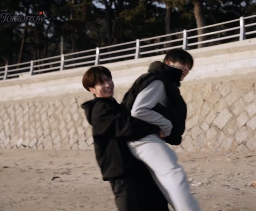 kkyubindocs's tweet photo. a matter of time,
— a #taejun filo au 

wherein yj never liked anyone in his entire life, until his eyes started to dilate and the stupid question "am i allowed to fall in love with my best friend?" started to arise whenever he looked at th, his best friend for almost a decade. https://t.co/ixG5cAtPID