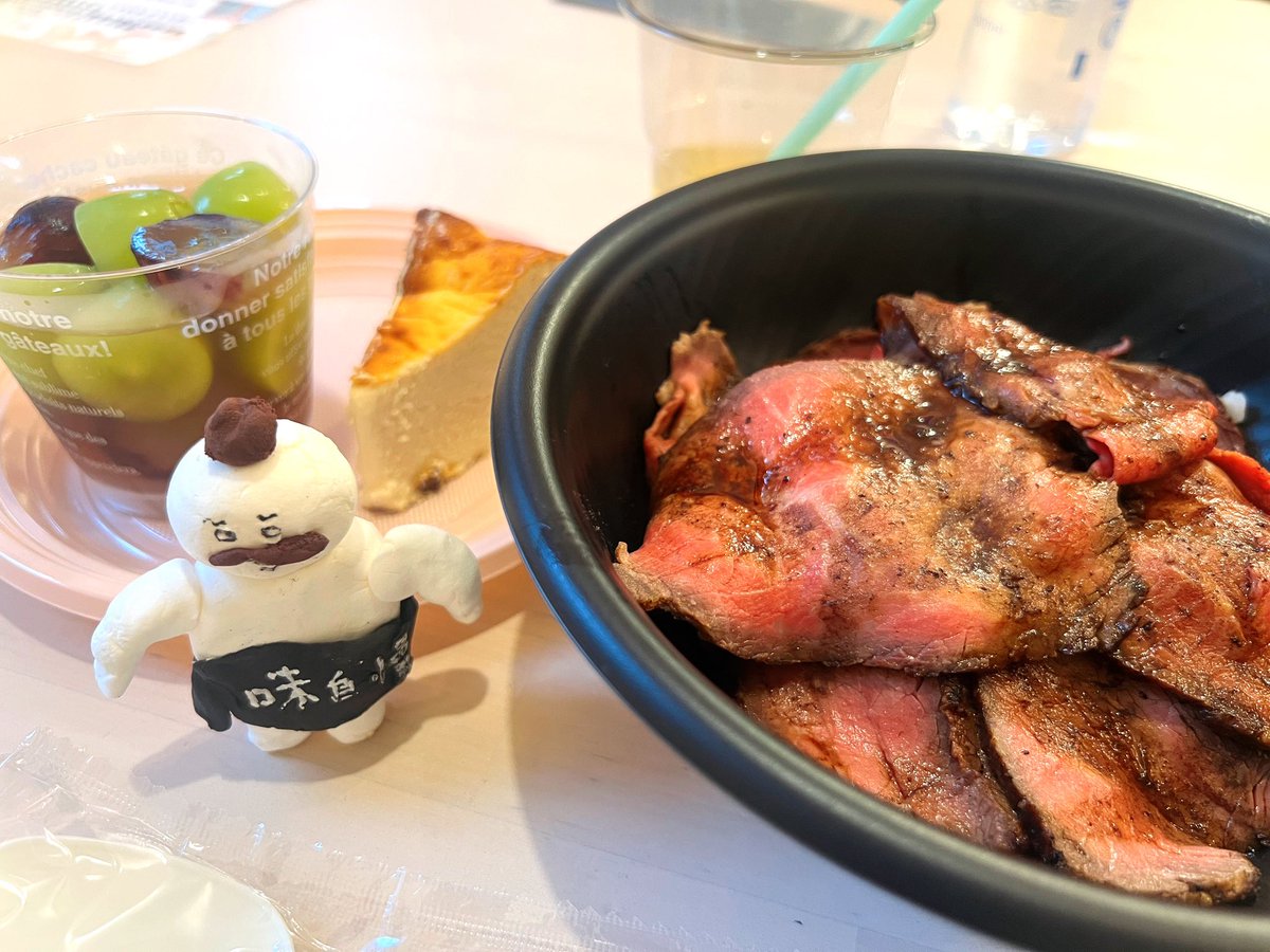 ricoccha0402's tweet photo. あんちゃんバースデーカフェ、ご来店いただいた方ありがとうございました🎂
私にまでドリンク、チェキなどありがとう。ご馳走フードも皆様をお送りしてから美味しくいただきました😋ごちそうさまでしたっ！

私はお先に失礼しましたが後半は涙羽ちゃん、あきえ、ちよちゃんがおりますのであんちゃんのお祝いに是非お立ち寄りください✨22時までですー！