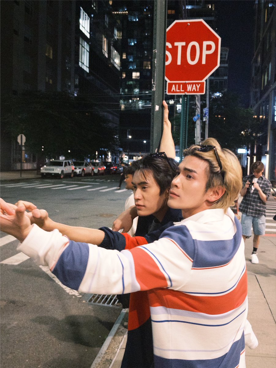 fourthnattauwat's tweet photo. MAKSUDD?? FUNGSI?? LOKASI???

GEMINI BOUND FOR TOMMY HILFIGER
#TommyHilfigerxGemini

FOURTH IN NEW YORK
#TommyHilfigerxFourth

#TommyHilfiger #TommyFamily
#TommySS27 https://t.co/LHPJEnArUY