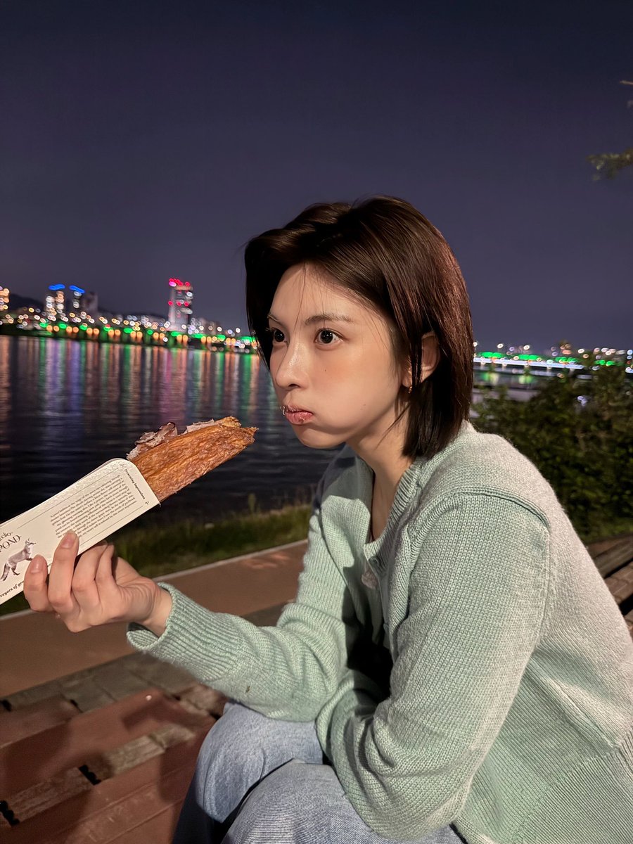 baejinbol's tweet photo. NSWER!! Should we make another little trip to the Han River together? 🌙✨ https://t.co/Xz5zpyaPs8