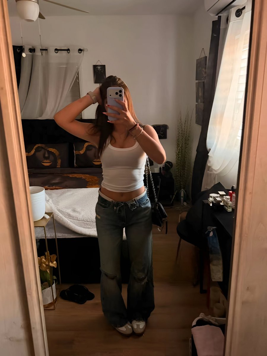 Shovalfc2's tweet photo. “Just living in the moment, my way. ✨🖤”
#OOTD #Selfie #Muse #Lifestyle #BabeOfTheDay https://t.co/yUvpAak0bc