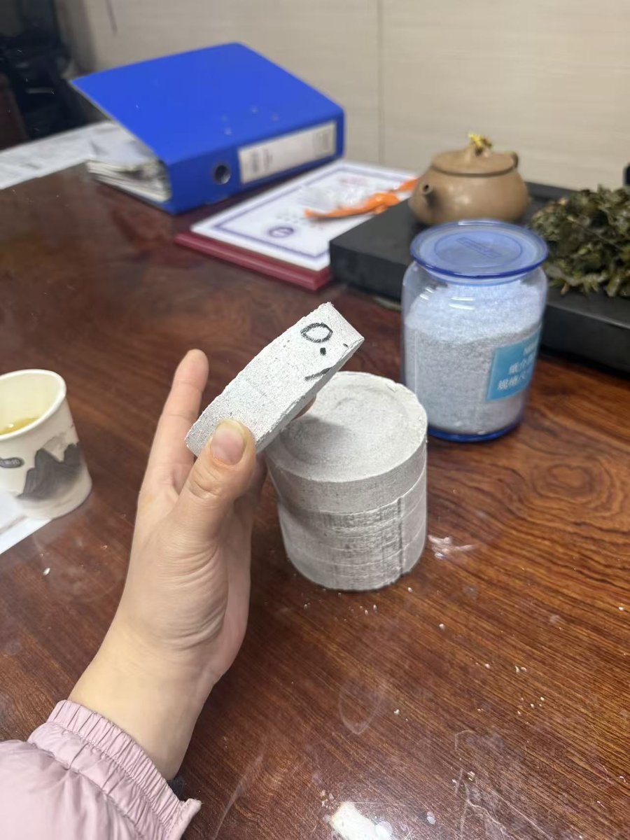 DH_Shredders's tweet photo. Shredded paper dust taking up too much space?
The Yuedu Briquette Machine compresses 1×2mm paper powder into solid cylindrical blocks — less volume, easier storage &amp; transport.
Works with Yuedu shredders &amp; Level-1 destruction systems.
PaperBriquette #DataDestruction #Recycling https://t.co/zvPSQjRCHL