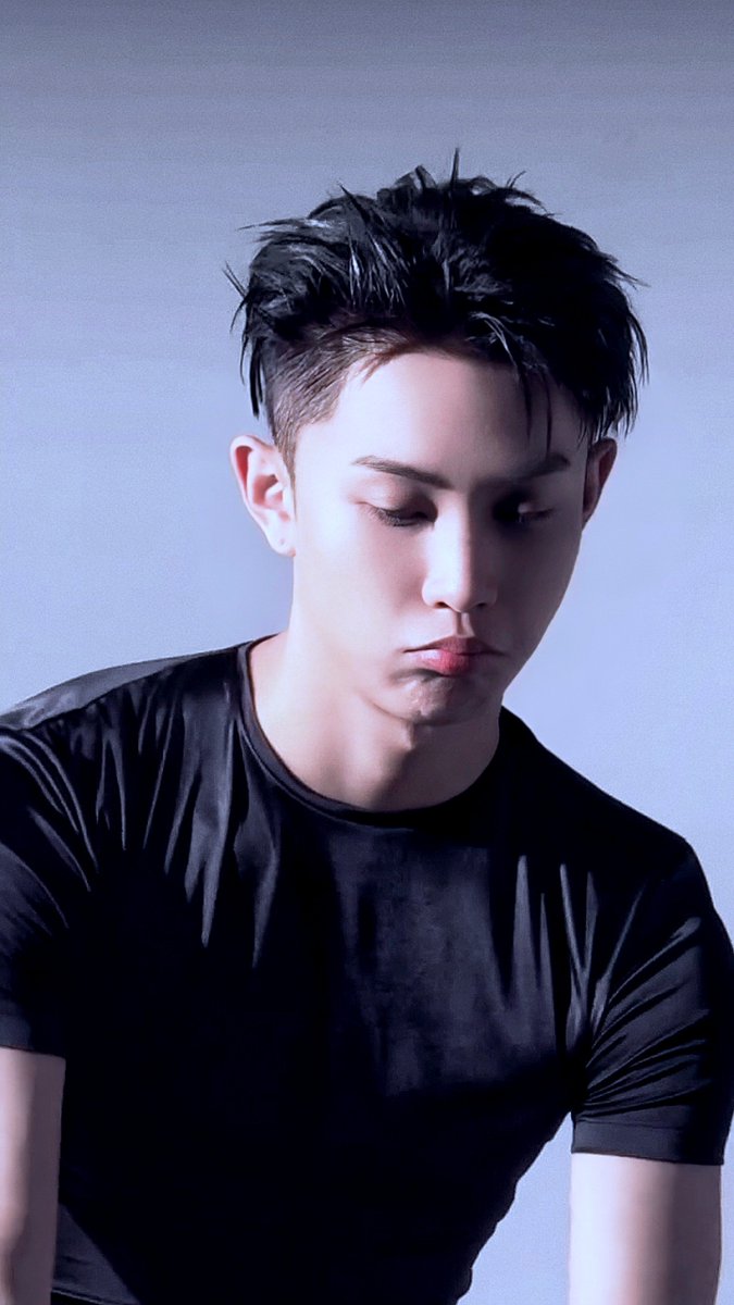 _eryul's tweet photo. #RYUL ESQUIREHK https://t.co/kw7NfnZaLu