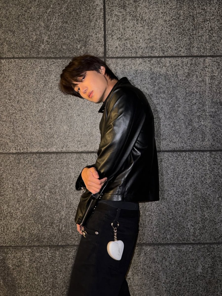 knockknock0408's tweet photo. KAI ins

내 하트🖤 https://t.co/09LdCRKLUT
