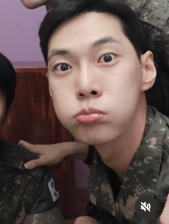 jetaimeenrose's tweet photo. น่ารักมาก ในวันที่แย่ได้เห็นหน้าโดยองอีกแล้ว ㅠㅡㅠ ขอบคุณนะ https://t.co/NIzbjgEgoi