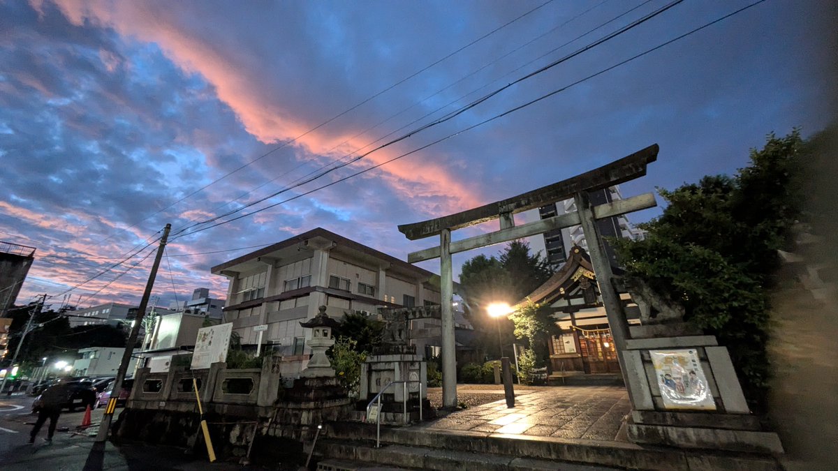 miwajinnjya's tweet photo. 豪雨のあとの夕空
雨上がりの雲が夕日に染まり
青と淡いピンクの美しい空でした

#名古屋 #大須 #神社 #三輪神社 #空 https://t.co/iVRSLYgG3I
