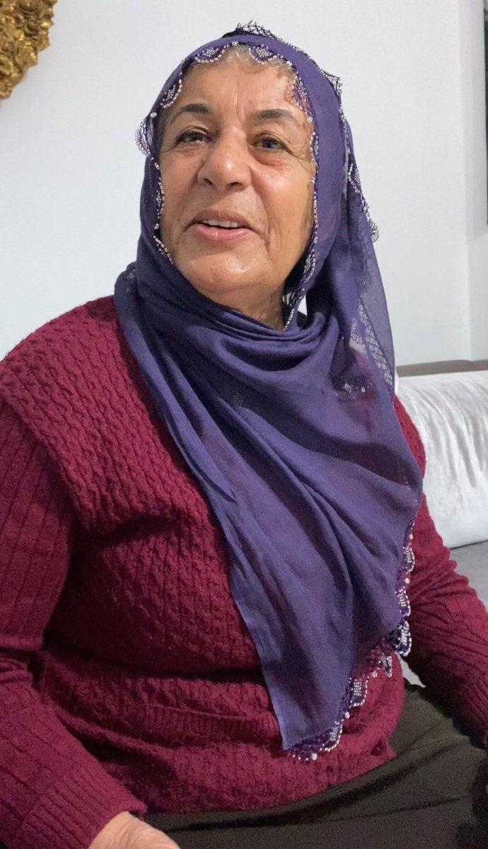 BOLDmedya's tweet photo. 🚨 YANGIN SANDILAR, OTOPSİ CİNAYET ŞÜPHESİNİ ORTAYA ÇIKARDI

Elazığ’da yanan evde ölü bulunan Ağa ve Hayriye Üykü çiftinin vücutlarında kurşun izleri tespit edildi.

📌 Çiftin cansız bedenleri yangın söndürüldükten sonra evde bulundu.

📌 Otopsi incelemesinde iki kişinin vücudunda da kurşun izlerine rastlandı.

📌 Evdeki altın, ziynet ve bazı değerli eşyaların kayıp olduğu belirlendi.

📌 Ekipler, çiftin vurulduktan sonra evin ateşe verilmiş olabileceği ihtimalini araştırıyor.

📌 Soruşturmada yağma veya hırsızlık ihtimali de değerlendiriliyor.

📌 Jandarma ve emniyet, olayla bağlantılı kişi veya kişileri arıyor.