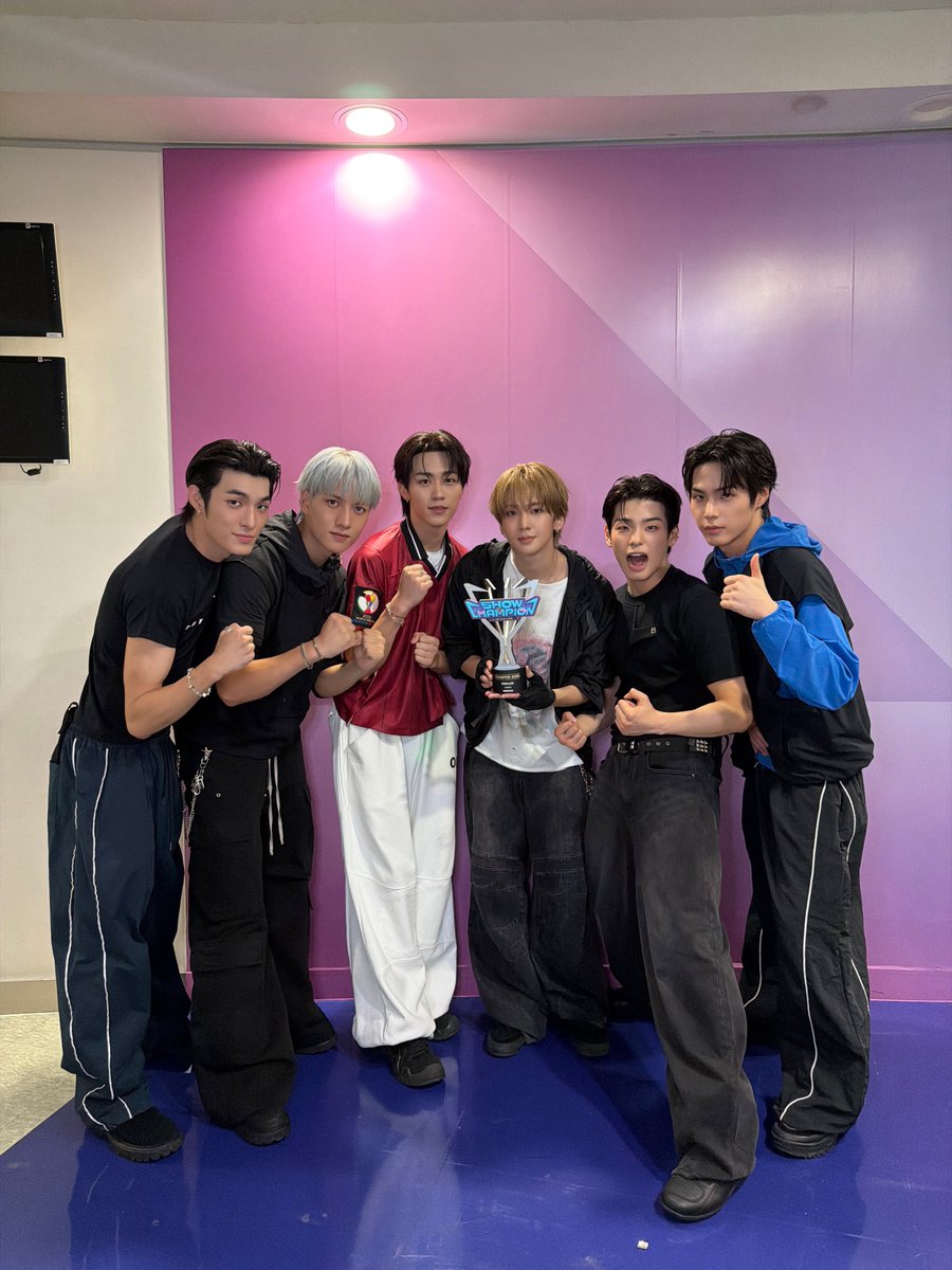 showchampion1's tweet photo. 9월 9일 ‘챔피언송’은?
82MAJOR의 ‘Like Fire' 입니다.
거친 매력의 파이터로 돌아온
82MAJOR의 챔피언송 수상을 진심으로 축하드립니다. 👑 https://t.co/3RP4VwYbhI