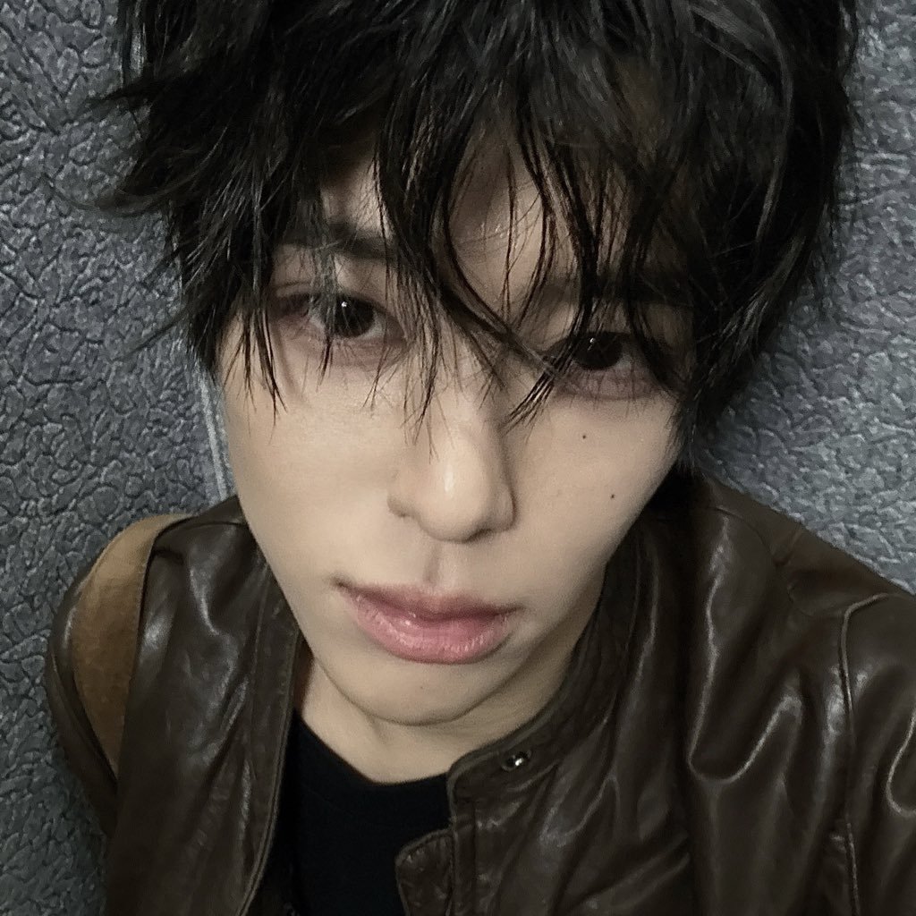 Rumddeww's tweet photo. 이거진짜뭔가..
음란한 느낌이 옴 
형아는 못말려 찍어야 될거 같음 https://t.co/9HfiJ45X1B