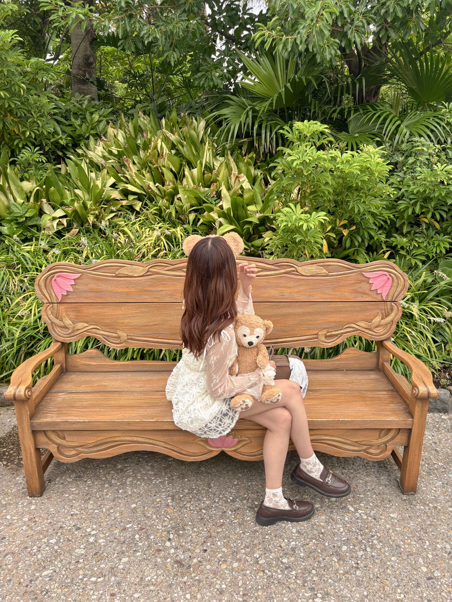 neko__ka89's tweet photo. ディズニーで撮った写真の
お気に入りポーズ・撮り方まとめ🏰🎀

「次ディズニー行ったらこれ撮りたい！」
って思ってもらえたらうれしい📷♡

実際に撮った写真だけまとめました🪄

 #ディズニーシー  #ディズニーコーデ https://t.co/z6WzwyBYlw