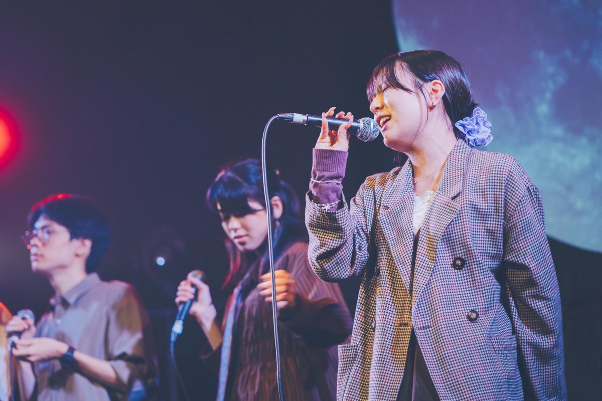 ryontaEx's tweet photo. ユニツキ3連戦2日目でした！！
楽曲が『三日月 / 絢香』の時のみ照明さんが満月を三日月にしてくれる隠れ裏ワザ演出が、今日はなんと三日月曲被りにより2回も見れました！笑🌙
箱ライブはいいぞ〜〜〜！！！
#ユニツキハイライト https://t.co/l6PAJoxxPl
