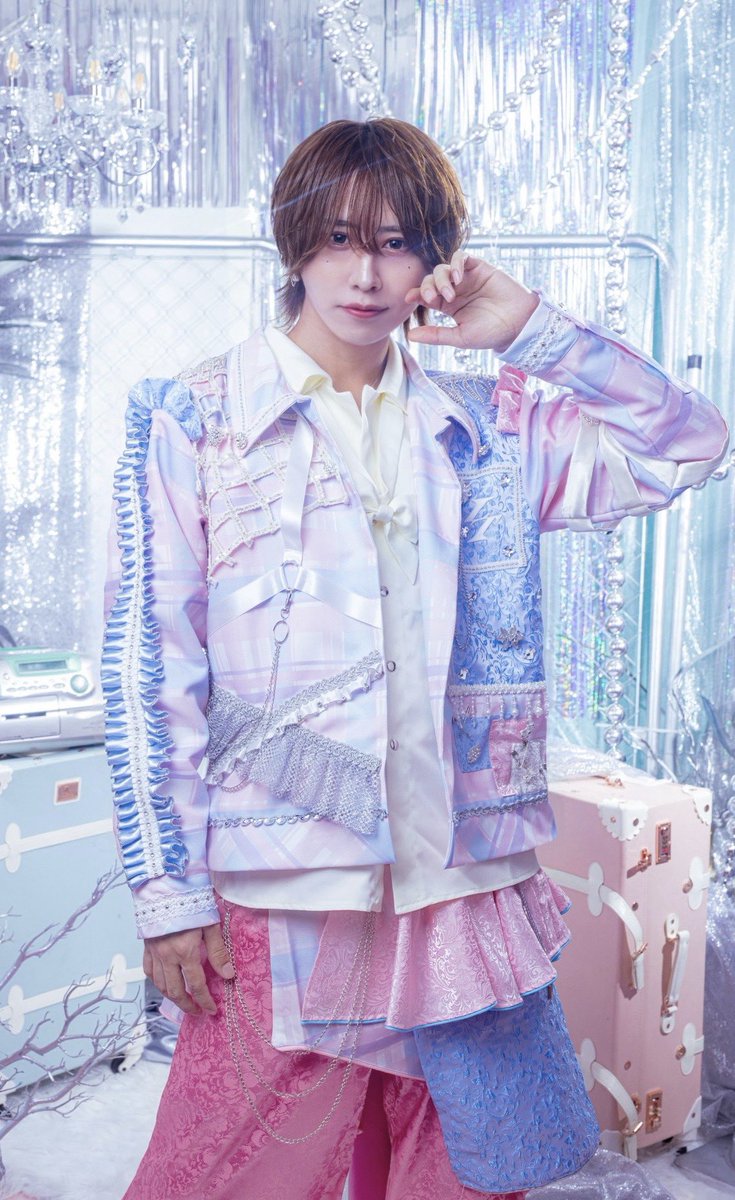 LT__info's tweet photo. ♡₊˚✈︎₊˚⋯⋯⋯⋯⋯⋯⋯⋯˚₊✈︎˚₊♡

LovelyTrip half year anniversary ONEMAN LIVE -キミと!ラブな旅してみよ？-

✈️新アー写公開①✨
🌍Ready for Our New Trip？🩵

₊˚⋯⋯⋯⋯⋯⋯⋯⋯⋯⋯⋯⋯⋯⋯⋯⋯˚₊

🤍WHITE : 月城翔【@melmelo_sho 】

💙BLUE : 藍沢渚央【@LT___nao 】

💜PURPLE : 東雲るき【@LT___ruki】

RP+♡＝500 達成で次のメンバー公開___

⌖┈┈┈┈┈  𝑯𝒂𝒗𝒆 𝒂 𝒏𝒊𝒄𝒆 𝒕𝒓𝒊𝒑  ┈┈┈┈┈⌖