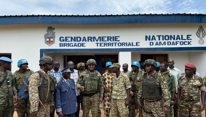 UNPeacekeeping's tweet photo. In #CAR 🇨🇫, signs of a return to normal life are emerging in Am-Dafock following the 30 June attack by armed groups. @UN_CAR reinforced its presence, increased patrols and continued supporting communities &amp; humanitarian efforts, resulting in more than 5,000 people returning home. https://t.co/brxMiQSUEf