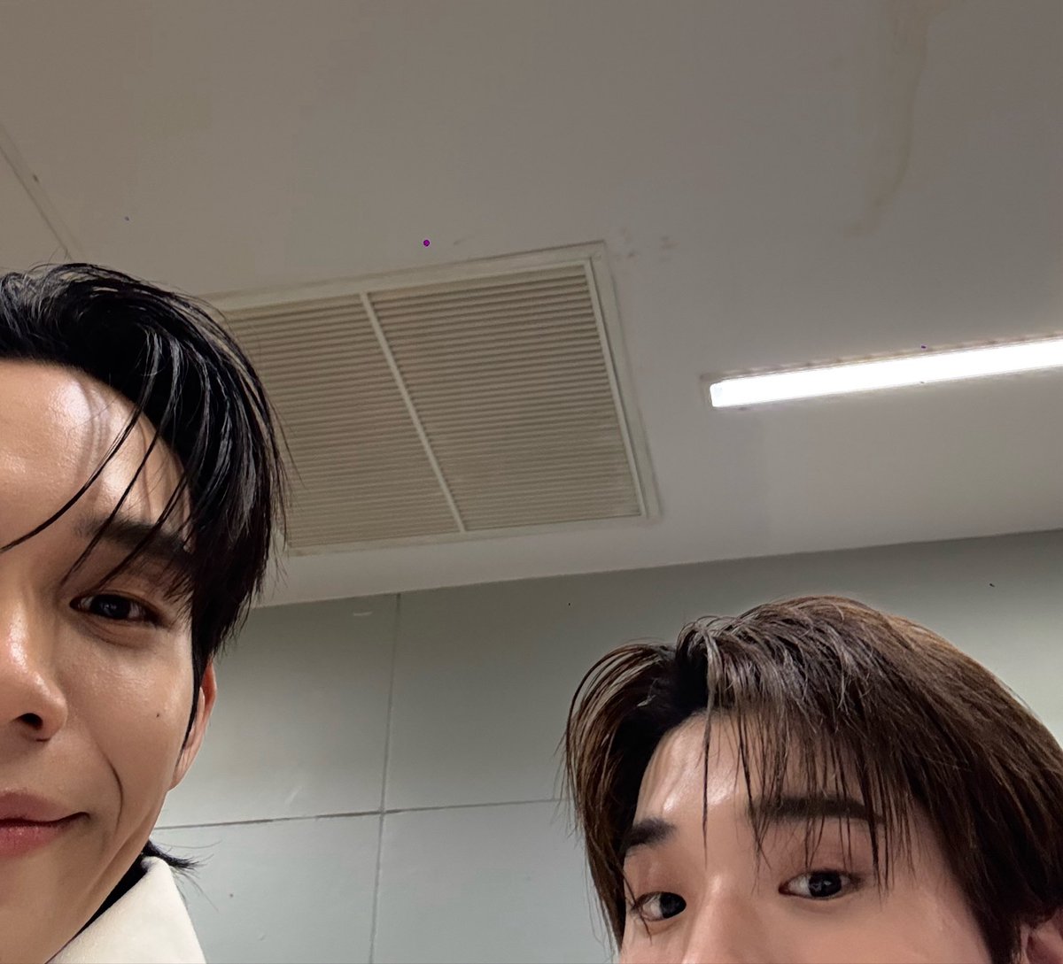 nzkez0's tweet photo. เขาเปลี่ยนรูปประคู่เป็นมุมนี้ละติ https://t.co/ENUZEbEjOz