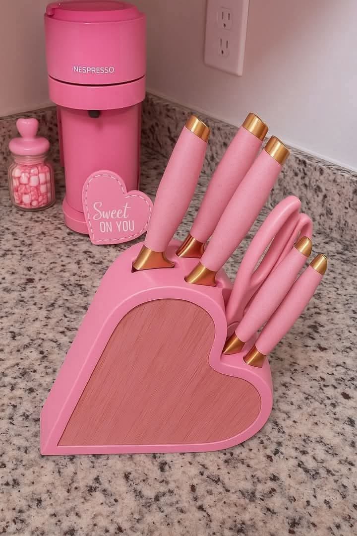 softlymagicall's tweet photo. the only knife the princesses used💗 https://t.co/IC4sGWiZQ1