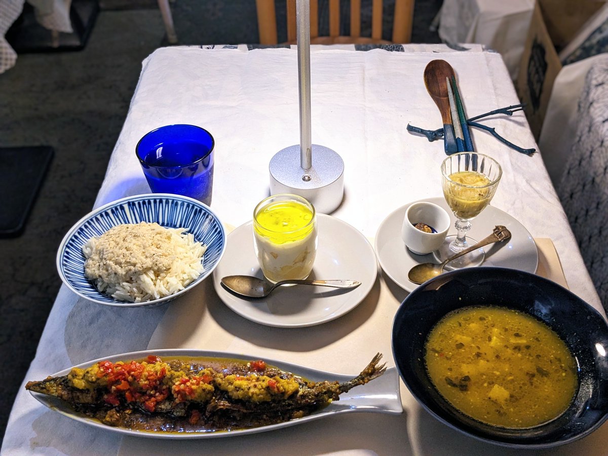 currytosonohoka's tweet photo. ＼ 秋刀魚 キターーー！！／

お久しぶりです！ご無沙汰しております！

頭から尻尾まで余すところなくペロりの秋刀魚だけで当然めちゃくちゃ美味しいところに味変多すぎ問題笑(賛辞)

ローズマリーとキウイの緑茶もスイートポテトも好みど真ん中でシアワセ〜☆

ごちそうさまでした！🙏

#tapir https://t.co/e5exbXBHs3