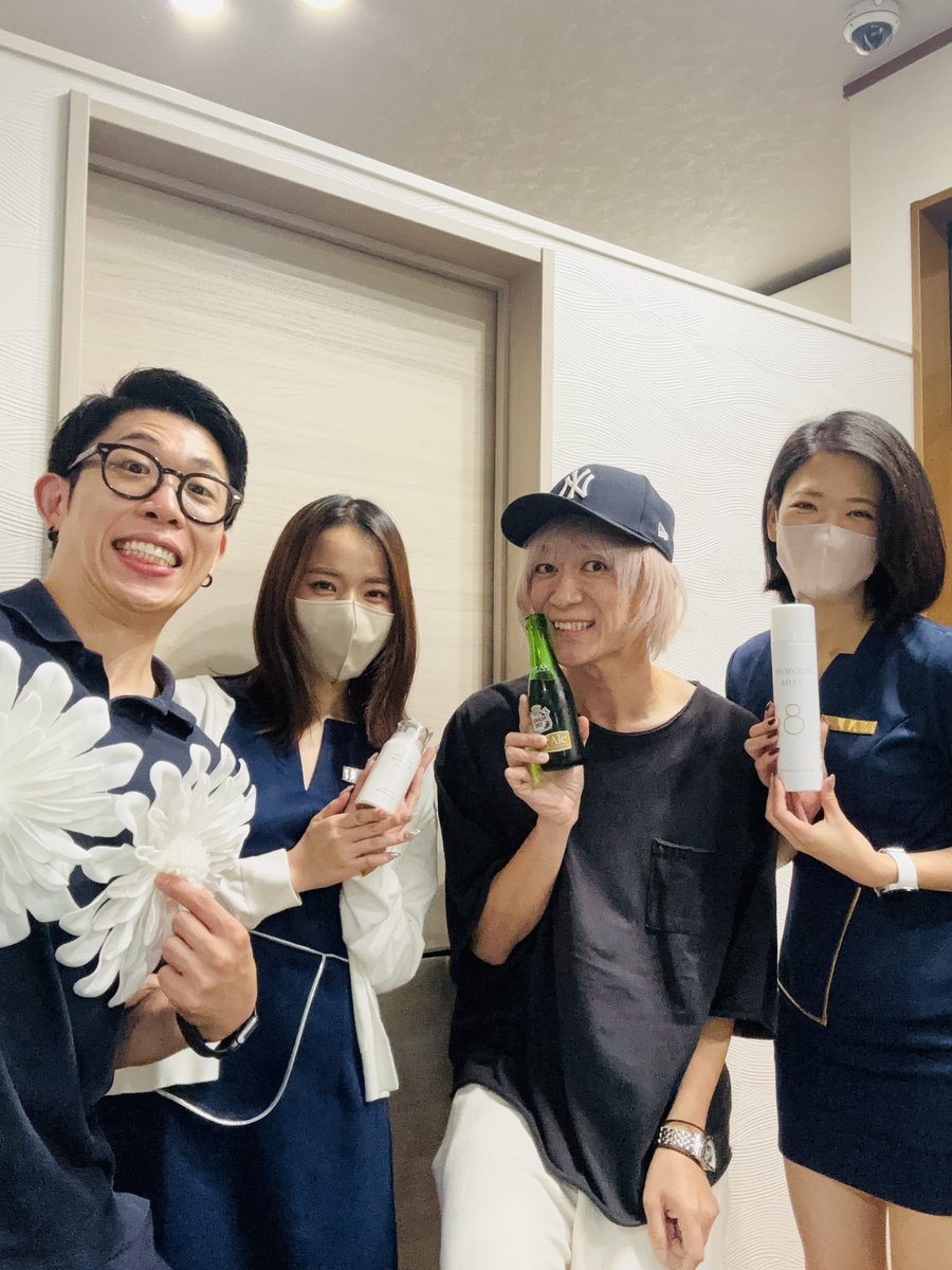 piron0817's tweet photo. 朝から新しい来年立ち上がるフェスの立ち上げ打ち合わせ。
音むすびフェス協賛で喫茶店へ。お昼は栃尾東小学校へ放送ジャックして給食をいただき、小千谷へ挨拶周りで星野屋クレープさんへ。イオン小千谷さんにもご挨拶。フィニッシュは脱毛でツルツル。最近は時間の使い方が上手くなってきました。ギターももっ��上手くなりたい。このあとは253日続いてる毎日配信予定で会いましょう🛀