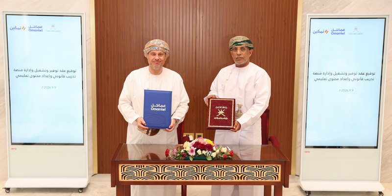 OmanNewsAgency's tweet photo. التوقيع على بناء منظومة رقمية متكاملة لتدريب وتأهيل المحامين والمستشارين القانونيين "إتقان"، للارتقاء بكفاءة الممارسة المهنية وجودة الخدمات القانونية في #سلطنة_عُمان.

 https://t.co/CoRhYlVslq
#العُمانية https://t.co/1dYTDdOQvO
