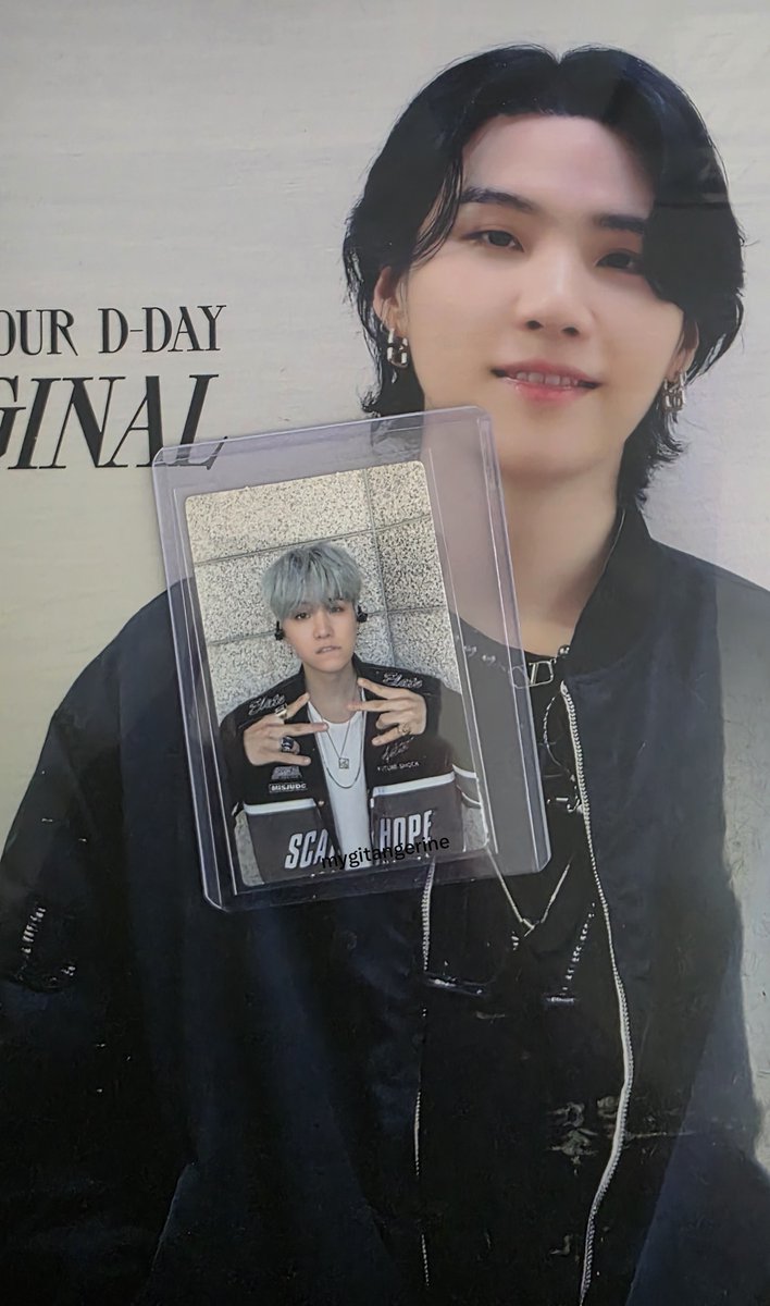 mygitangerine's tweet photo. WANT TO SELL (WTS)

😻 SUGA 2017 MEMORIES BLURAY (RARE) - RM1700

DOUBLE-SIDED 
1. FRONT - SUGA IN MICDROP ATTIRE
2. BACK - SUGA DURING SPRING DAY PRACTICE 

serious buyer only, DM to buy.
슈가 윤기 포카 포토카드 방탄 양도 #SUGA @BTSMarketMY help rt please 😘 https://t.co/AnfBkdvNo2
