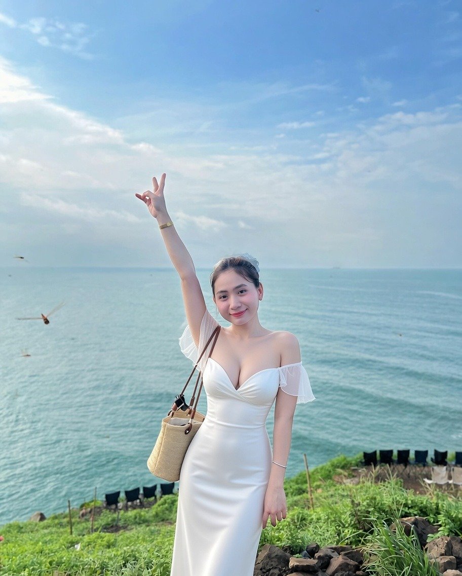 DimMy03cd's tweet photo. Đĩ Thu Hằng sn 98 dù là độ tuổi già đối vs 1 con đĩ nhg cô lại là đĩ hạng sang nếu so với mấy đĩ trẻ hơn. Cô tự mở kinh doanh nhg khách hàng chủ yếu đến mua dâm cô để đc địt vào cặp vú quá cỡ và cái lồn hạng sang đó https://t.co/A3XCa0txpT