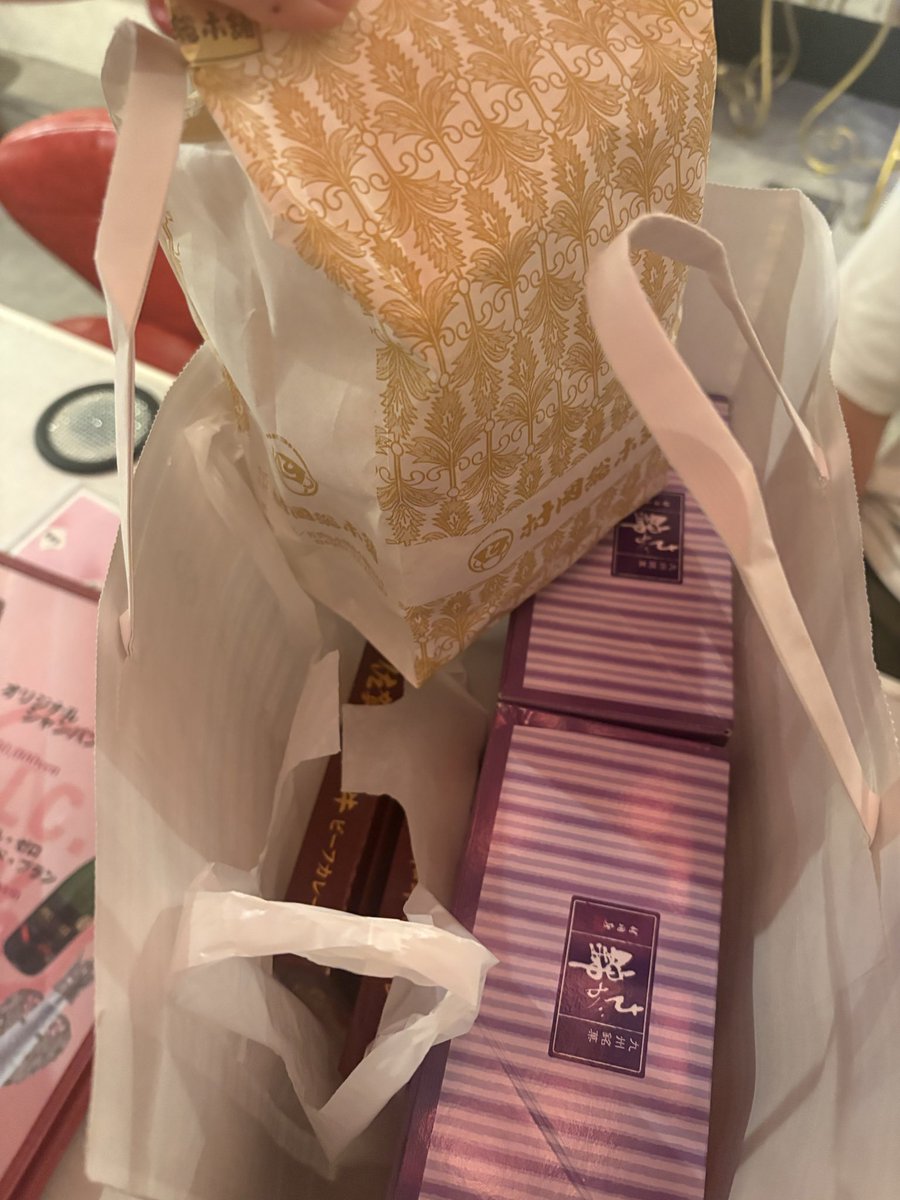 yunapi_otome's tweet photo. 遅くなっちゃったけど、佐賀錦再来とぼーろとレトルトカレーもらっちゃった！本当に嬉しくて毎日ひとつずつ大事に食べている🍛
おかげで非常に食費が浮いている！本当にありがとう( இ﹏இ ) https://t.co/Kq6GcDIE2b
