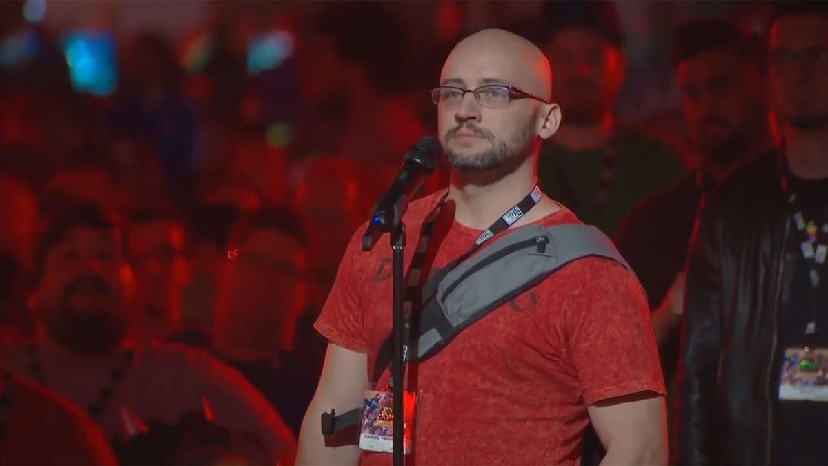 bYTEfROGGY's tweet photo. @anniefuchsia "Red shirt guy"-style moment https://t.co/YTq2f6pB8f
