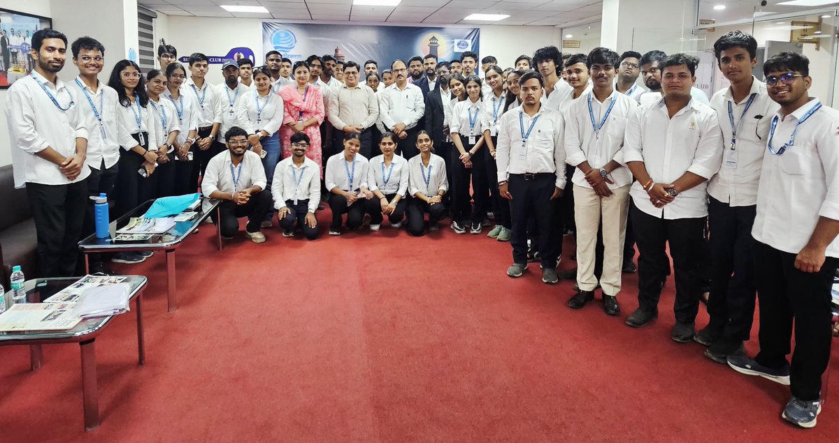 AkhilNavik's tweet photo. Students from MES Garware College of Commerce, Pune visited Seafarers Club, JNPA as part of their industrial visit. The students gained valuable insights into seafarers’ welfare, port operations, and maritime activities. @JNPort @dgshipping_IN https://t.co/sK9JaO1ljN