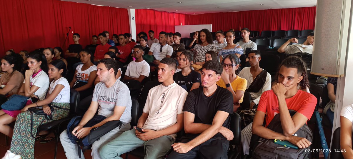 yurisley_valdes's tweet photo. Dialogamos con nuestros estudiantes de primer año de las carreras de Ingeniería Mecánica, Ingeniería Eléctrica y Metalurgia, en un espacio de intercambio sobre los principales procesos y  especialmente, sobre la oportunidad de formarse profesionalmente en la @ResidenciaUmoa . https://t.co/0F5tnIUayv
