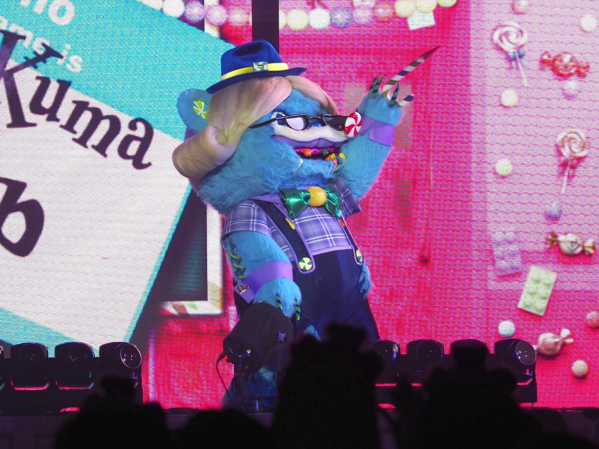 game_watch's tweet photo. 【USJ】新たなハミクマ「ハミクマロリー&amp;ポップ」デビュー！　おさげ髪の「ロリー」とそのおじいちゃん「ポップ」の2人組 https://t.co/9uUDWjXnMM https://t.co/21bXaWHsiU