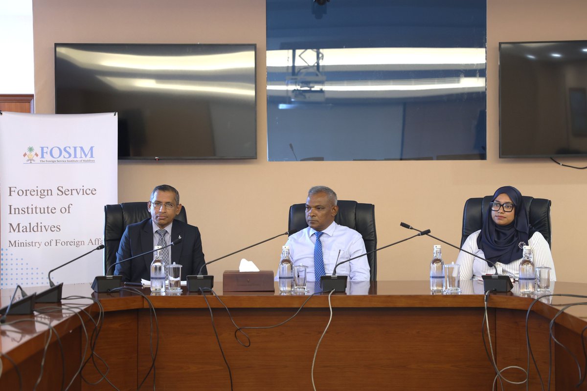 MoFAmv's tweet photo. FOSIM’s Distinguished Speaker Series explored the vital role of hydrography in the Indian Ocean, with Retd. Rear Admiral Y.N. Jayarathna sharing insights from the Sri Lankan experience and its implications for Small States and the Blue Economy. https://t.co/NB56ez9ebc