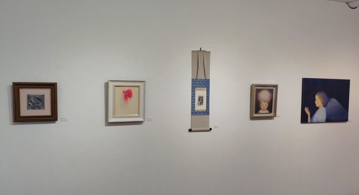 miki_osu's tweet photo. 銀座のあらかわ画廊で今日から開催のグループ展「花精たちのララバイ展」を見に行く💐
テーマが作家の方々や私自身に響くのか、素敵な作品ばかりで手ぶらで帰るのが惜しまれ、ギャラリーの外でフラフラしているところを知り合いに見られてしまった😅😅😄
9月8日〜9月19日まで（日曜休廊）。 https://t.co/pSmXG2OD69