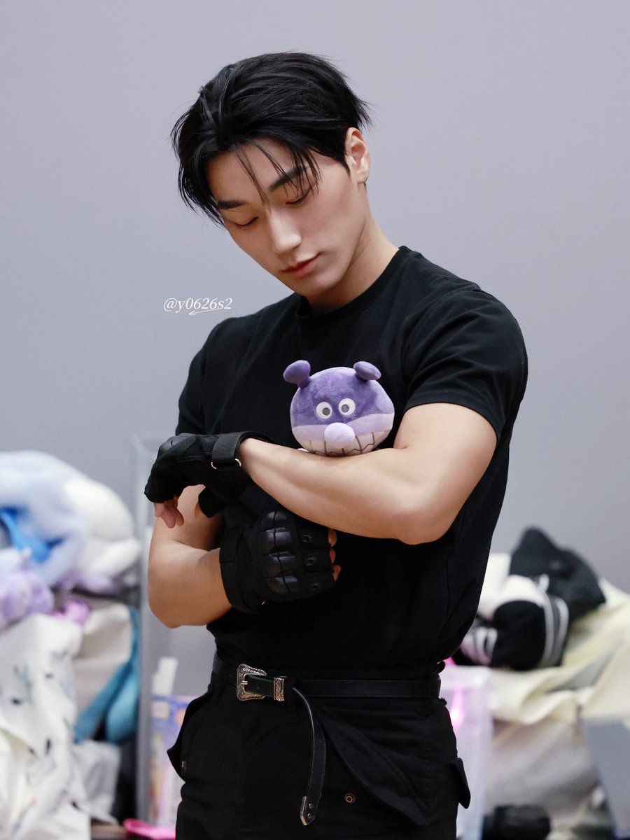 y0626s2's tweet photo. 260212 🖤

#ATEEZ #에이티즈 #산 #최산 #SAN https://t.co/1KwYmwKjDt