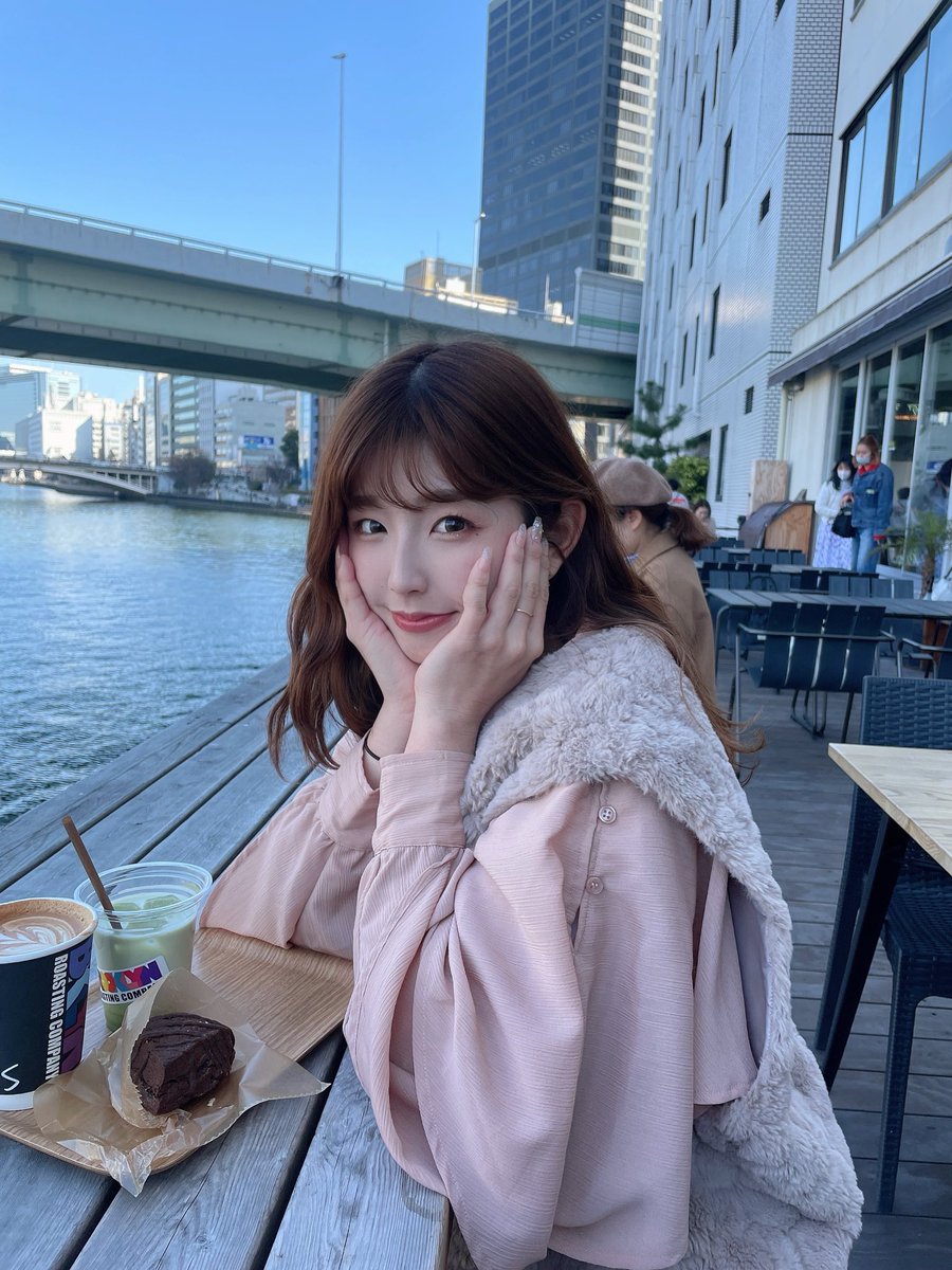 fuchan0728's tweet photo. 1.2枚目-2020年
3.4枚目-2026年

【垢抜けるためにしたこと】

✔︎使うコスメの色味を変えた
✔︎メイクは引き算。引くことを覚えた
✔︎カラコンを小さくした
✔︎眉毛を整えた
✔︎矯正
✔︎髪のトーンを落とした
✔︎前髪の量を減らした

これだけで雰囲気だいぶ変わった✨

#垢抜け https://t.co/JPBZPJ20Og