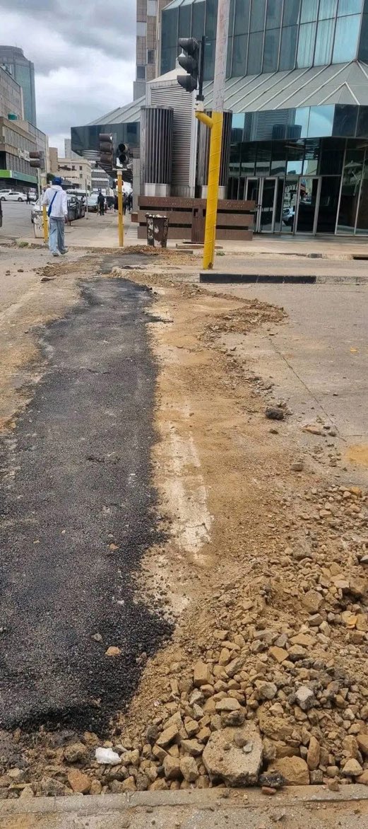 matigary's tweet photo. At what point are we going to just fire the whole engineering department (still referred to as department of works) at the @cityofharare2 ? 

Is it so hard to just have a sense of good workmanship and City aesthetics? 

You can’t blame vendors for this unprofessional work now can you @JMafume ?