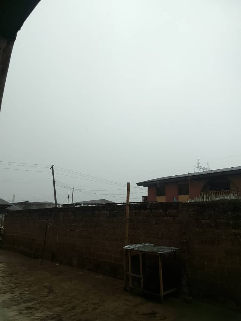 Pelumii100x's tweet photo. this rain just made me day. 🥺 https://t.co/d8M1dfmkTw