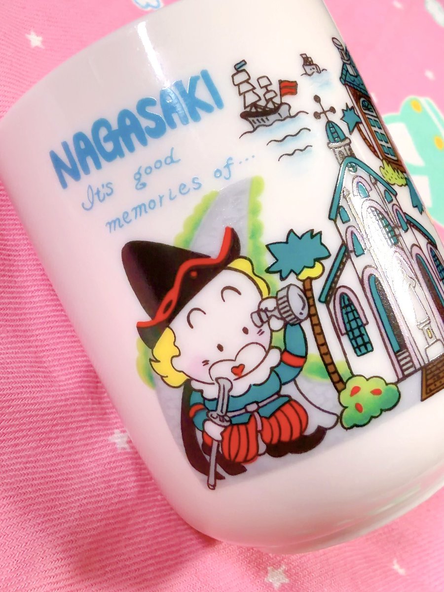 z_mikechan's tweet photo. お土産ものの湯呑みに
好きなテイストのイラストが♡

ちっちゃな湯呑みにきれいなかわいいイラスト➰いい時代やなぁ😌 https://t.co/cqO4MvwJck