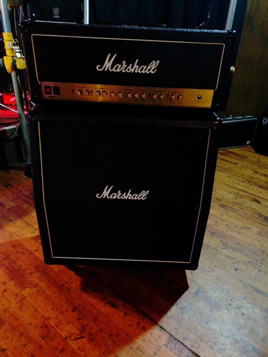 studioREST_shop's tweet photo. 【お知らせ】
レストのMarshall 3台の修理に時間がかかりそうなので、繋ぎにMarshall DSL100HR＋MX412Aのセットを仕方なく購入。
キャビは要らなかったけど…まぁ使ってみて下さい。
LANEYとJC120はいつも通り置いてあります。

#studioREST
#自転車操業 https://t.co/opj5gtTj6Z