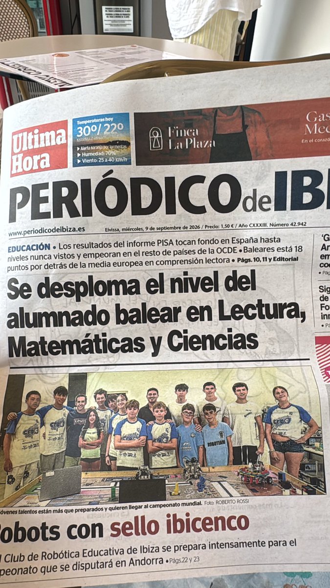 wencessz's tweet photo. @FernandezAnibal Yo leyendo el diario en España https://t.co/yZV9jnCFJc