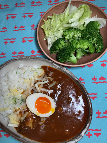 _vannamei's tweet photo. 今日ココニシカ！のショップチャンネル産晩御飯は銀のパウチシリーズ最高峰？！のハヤシビーフを味玉月見風で頂きました～🐄おい、白だし関係ないやろ！ノンノン🍚🥚🥦茹でる炊く際に使ってますわよ、さすが万能です^^白だしは11日(金)19seg、ハヤシビーフは12日(土)18segに📺登場しますので是非どうぞ https://t.co/b5pfdaEXIC